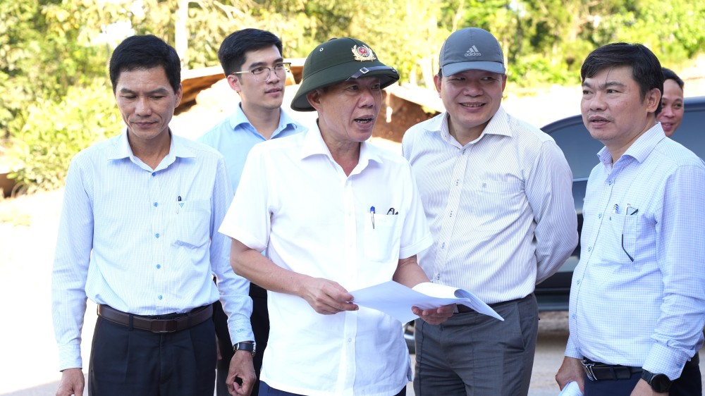 Huế khảo sát dự án điện mặt trời, cụm công nghiệp, thu hút đầu tư, sử dụng đất hiệu quả, công nghệ tiên tiến và bảo vệ môi trường.
