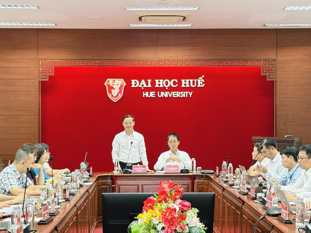 Bộ GD&ĐT khảo sát Đại học Huế về đại học tinh hoa, nguồn nhân lực chất lượng cao và hợp tác quốc tế.