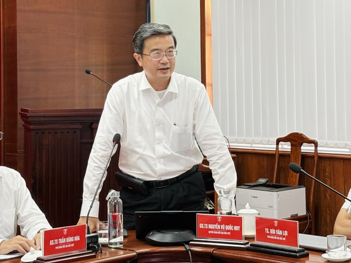 Bộ GD&ĐT khảo sát Đại học Huế về đại học tinh hoa, nguồn nhân lực chất lượng cao và hợp tác quốc tế.