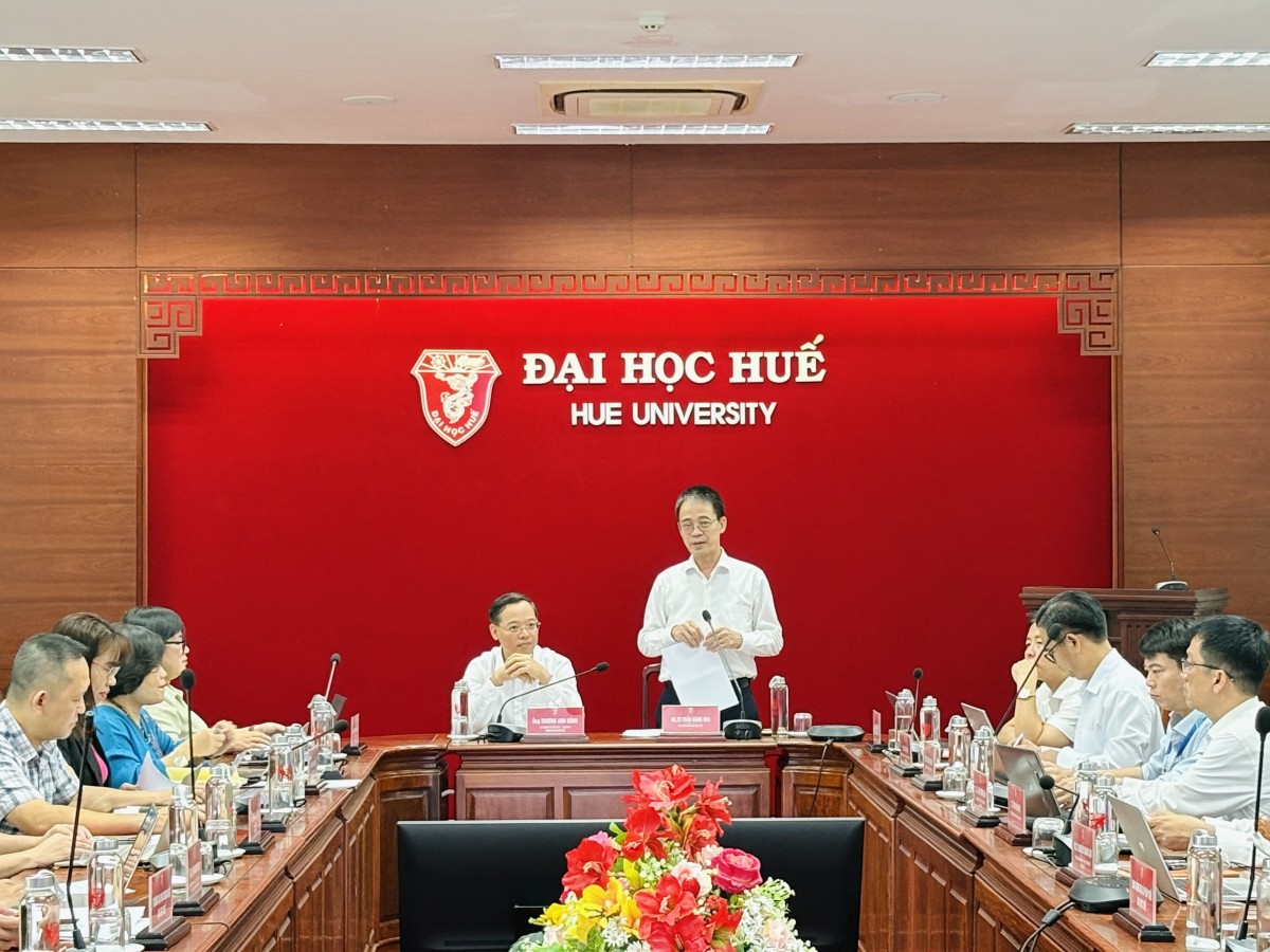 Bộ GD&ĐT khảo sát Đại học Huế về đại học tinh hoa, nguồn nhân lực chất lượng cao và hợp tác quốc tế.