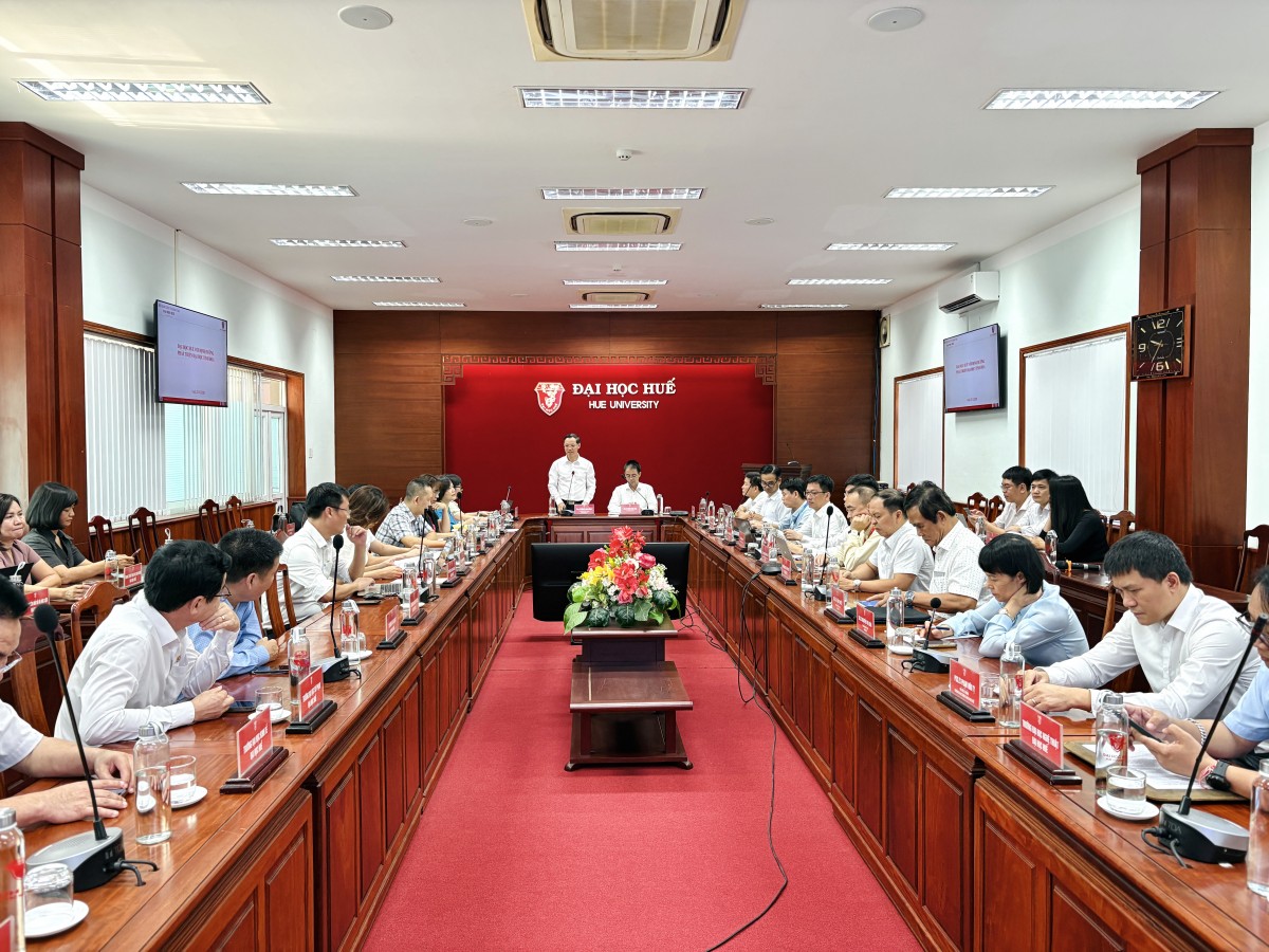 Bộ GD&ĐT khảo sát Đại học Huế về đại học tinh hoa, nguồn nhân lực chất lượng cao và hợp tác quốc tế.