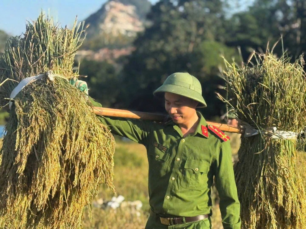 Màu áo xanh xung kích, nghĩa tình nơi bản làng xứ Nghệ
