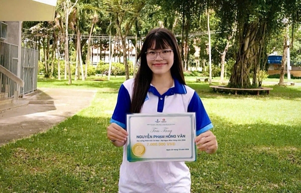 Mỗi tờ vé số lời 1000 đồng của cha và ước mơ học hết đại học của cô sinh viên năm 3