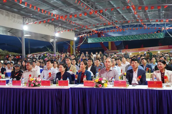 Các đại biểu tham dự Lễ hội Sâm Ngọc Linh và Phiên chợ hàng Việt tại xã Măng Ri, tỉnh Quảng Ngãi năm 2026.