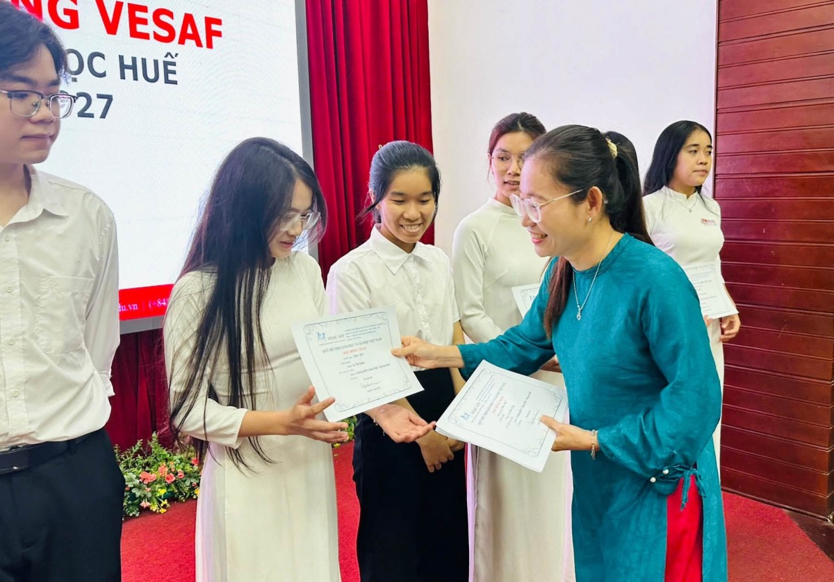 Tp Huế: Hội LHPN xã Đan Điền kết nối học bổng, tiếp sức sinh viên vượt khó