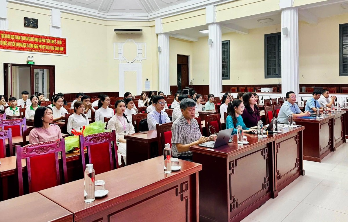 Tp Huế: Hội LHPN xã Đan Điền kết nối học bổng, tiếp sức sinh viên vượt khó