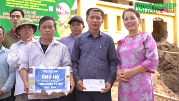 Đem yêu thương "tiếp sức" điểm trường biên giới Nghệ An