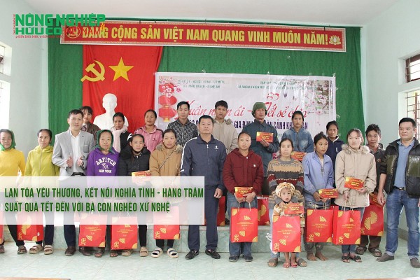 Lan tỏa yêu thương, kết nối nghĩa tình - Hàng trăm suất quà Tết đến với bà con nghèo xứ Nghệ